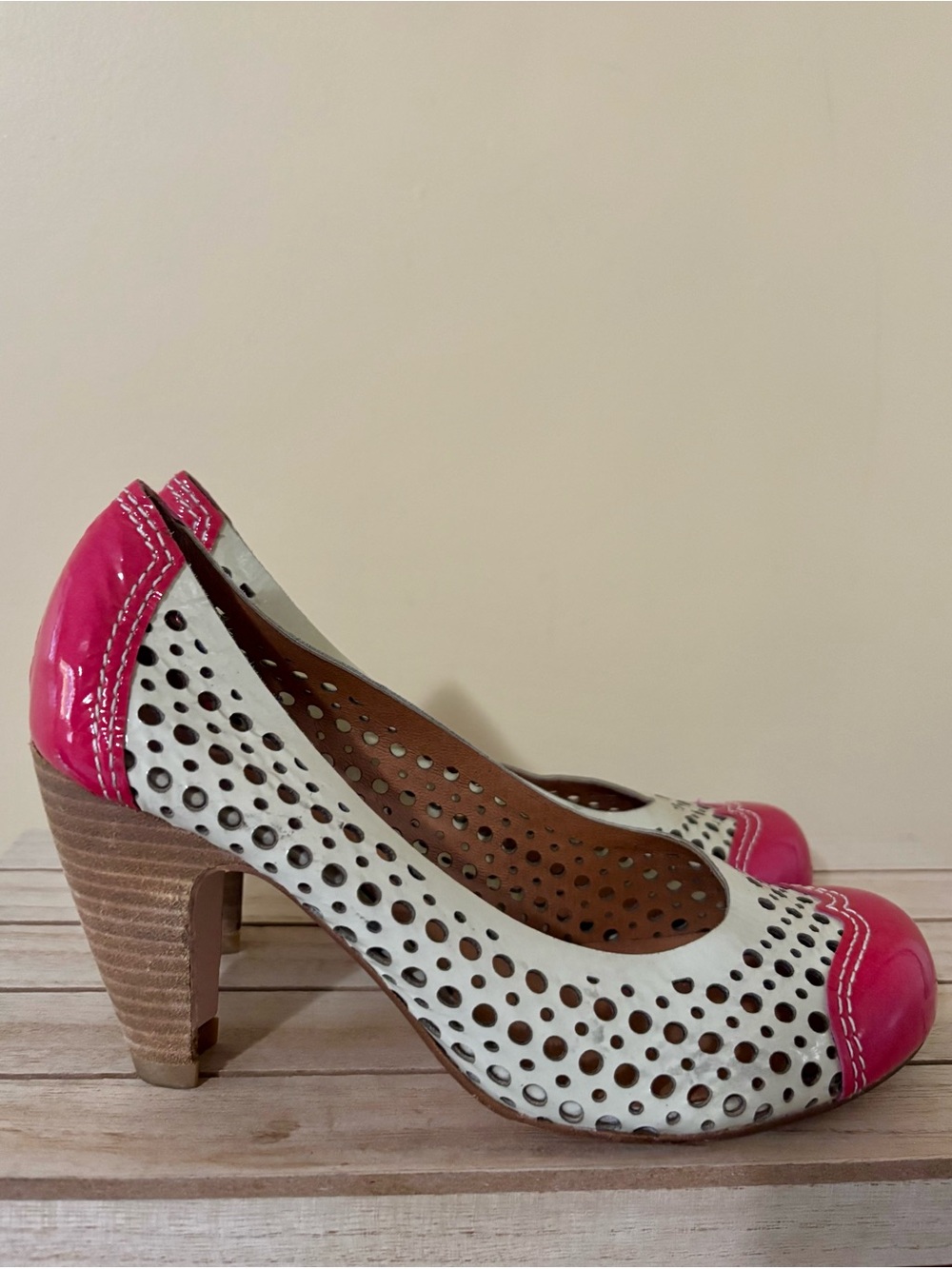 B!GOLD| Cream & Pink Retro Rockabilly Patent Leather Perforated Heels Sz 7